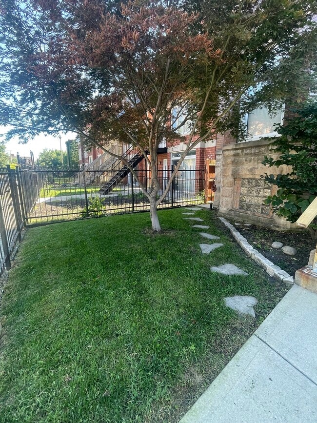 2721 W Polk St