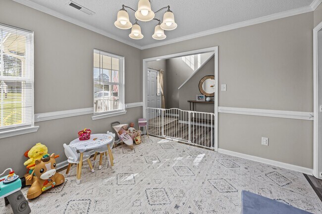 Photo - 215 Bishop Dr