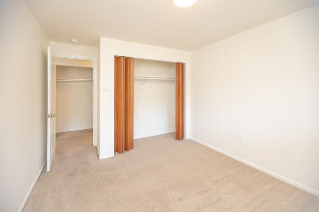 1 Bedroom - Bedroom Closet - Bellefield Manor