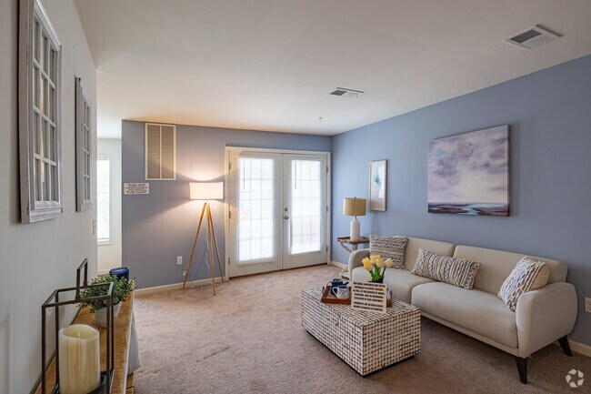 1BR, 2.5BA w/Den - 1,250SF -Beech II - Living Room