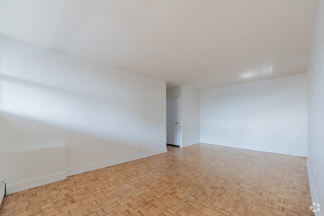 2BR, 1BA - 944SF - Living Room