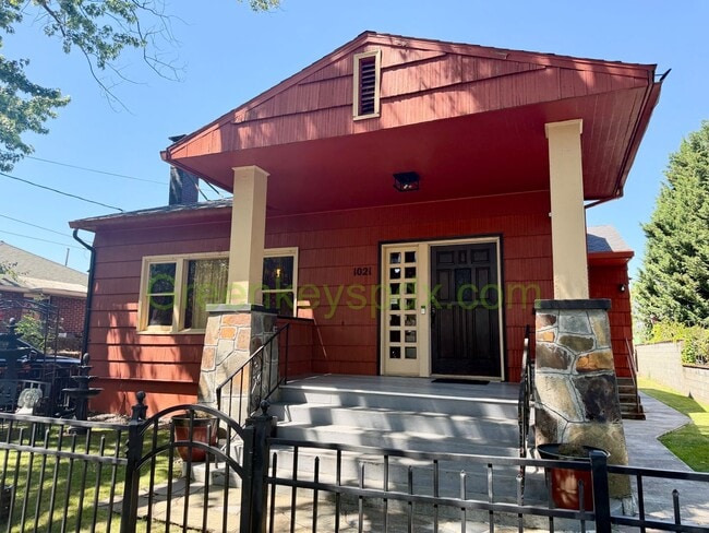 Photo - Awesome 4-Bed/2-Bath Craftsman Bungalow House Near Alberta District