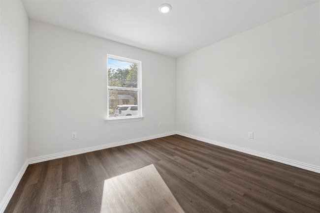 Building Photo - 2408 McKenzie Ave Rental