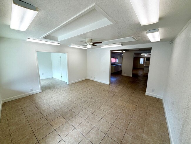 Photo - 18178 Main St