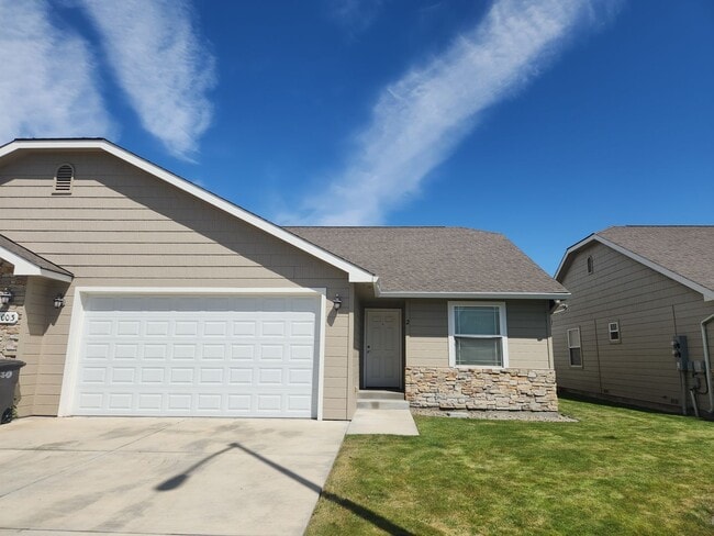 Building Photo - West Valley S. 90th 3br 2ba Double garage,... Rental