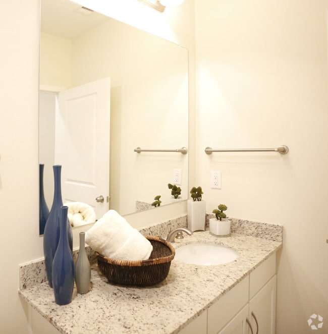 3BR/3BA -1300SF