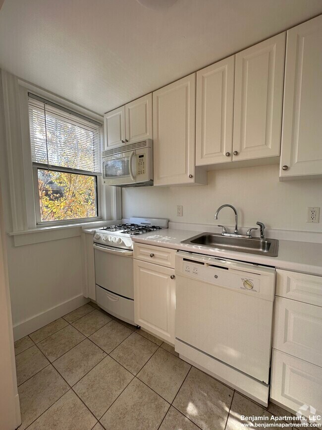 Building Photo - 1 Langdon St Unit 33 Rental