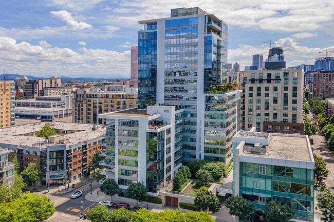 Building Photo - 1001 NW Lovejoy St Unit #TH802 Rental