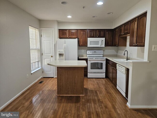 Photo - 7136 Deep Falls Way