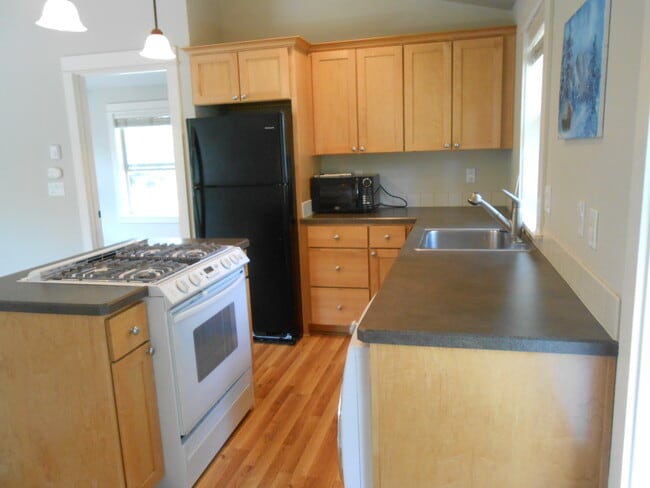 Photo - 1303 NW John Fremont St