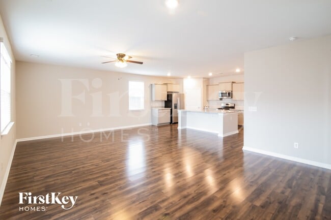 Photo - 169 Greenwich Dr