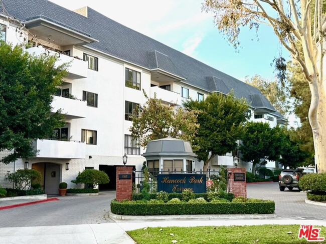 Building Photo - 637 Wilcox Ave Unit 2D