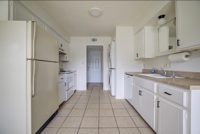 Photo - Highland Park Unit 1717 E Linsdey St - #2