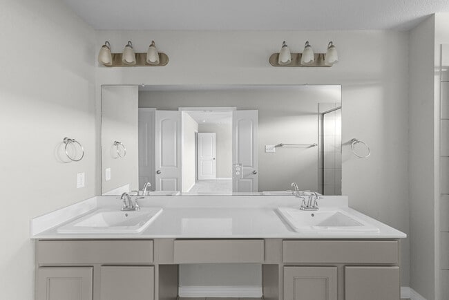 Photo - 8041 Scanlan Trl