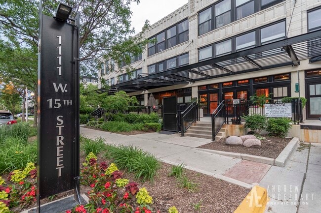 Building Photo - 1111 W 15th St Unit 113 Rental