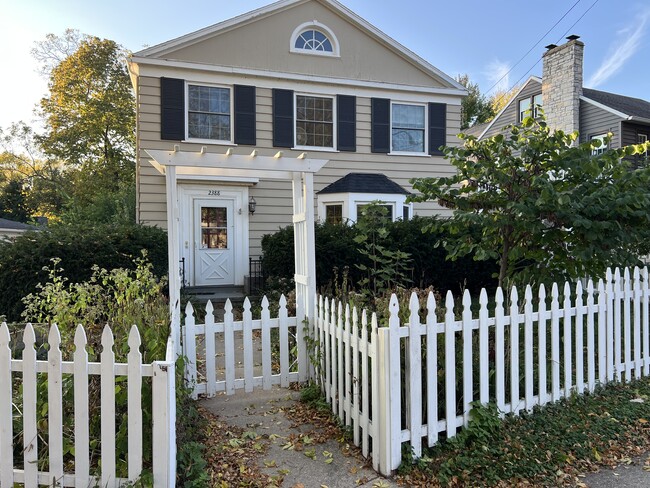 Photo - 2388 West Lawn Ave Unit 3