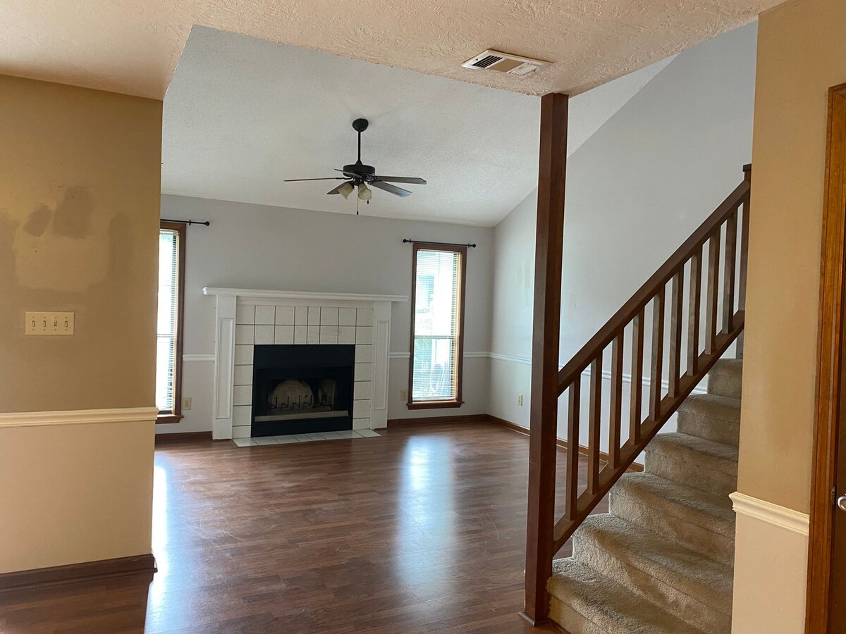 Photo - 2 BR/ 2.5 BA townhome off Bobby Jones