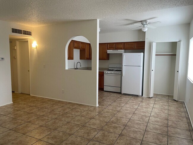 Photo - Quaint 2 Bedroom and 1 Bath Triplex! Unit 4522 Lester