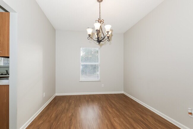 Photo - 1607 Thornwick Trace