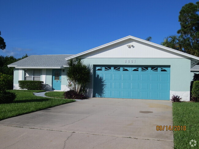 Building Photo - 8881 SE Sandcastle Cir Rental