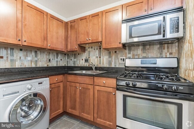Building Photo - Modern 2-Bedroom Apartment with In-Unit La... Unit 101