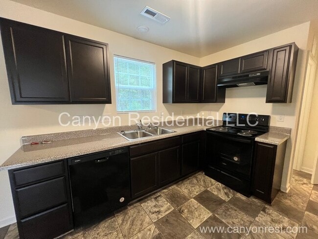 Photo - 505 Kelly Rd