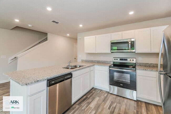 Photo - 45335 Red Brick Dr