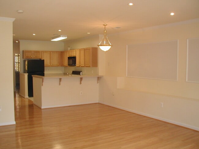 Living/Dining Room & Kitchen - 1619 12th St NW Apartamentos Unidad 1st Floor