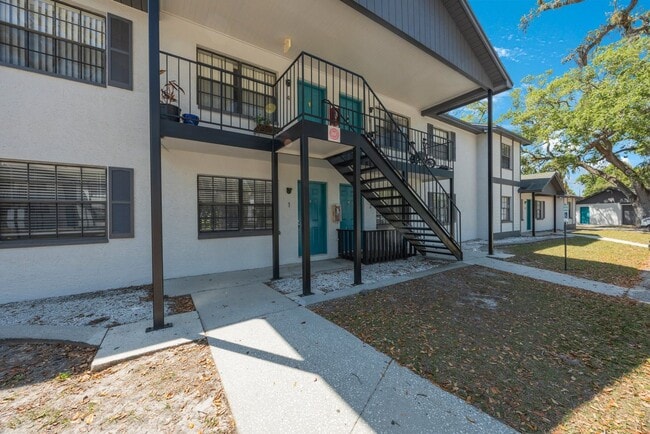 Photo - The Oaks at Safety Harbor 3 bedroom 2 bath Unidad C1