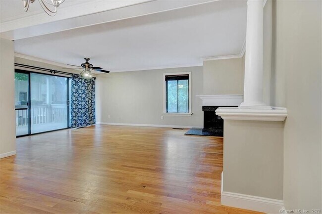 17 Greenbriar Dr Unit # a