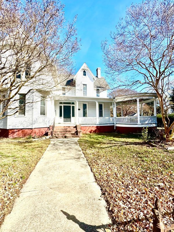 Building Photo - 901 Locust St Rental