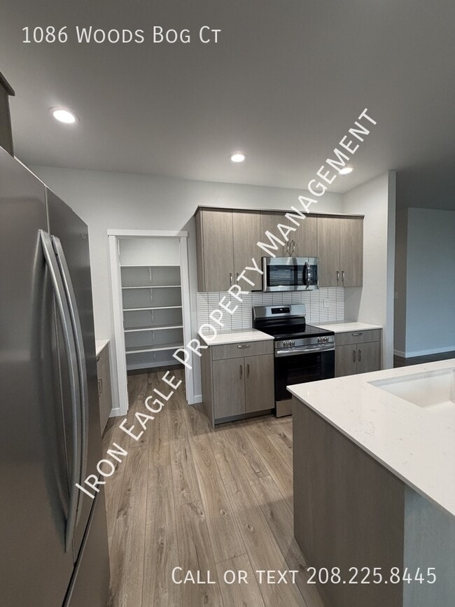 1086 Woods Bog Ct