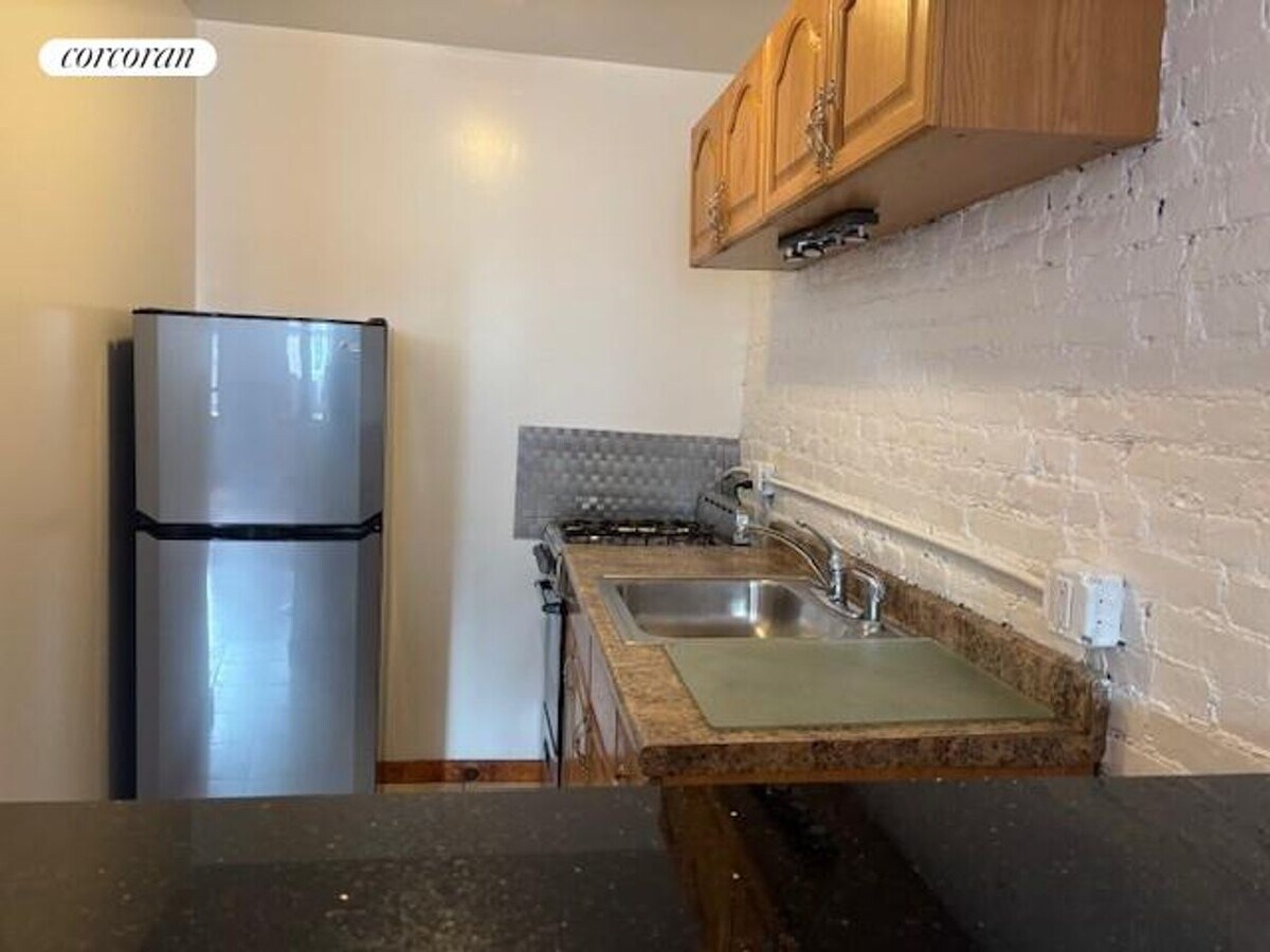 Photo - 140 W 75th St