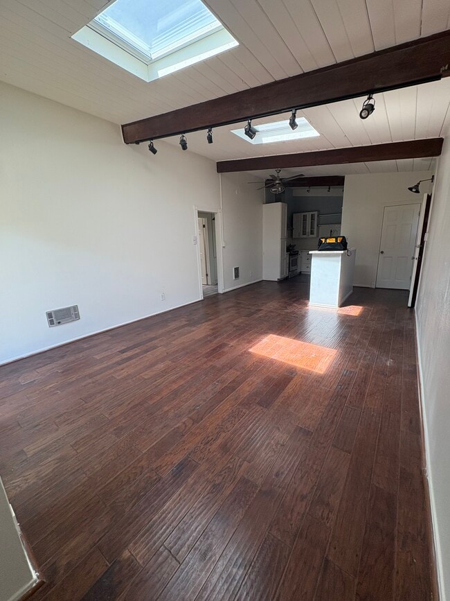 Building Photo - 12014 Kling St Unit 8 Rental