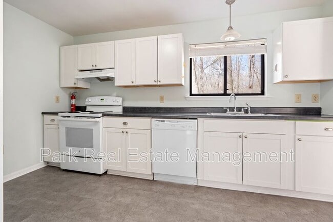 Photo - 222 Poplar St