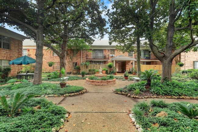 Photo - 2824 Briarhurst Dr Unit 30