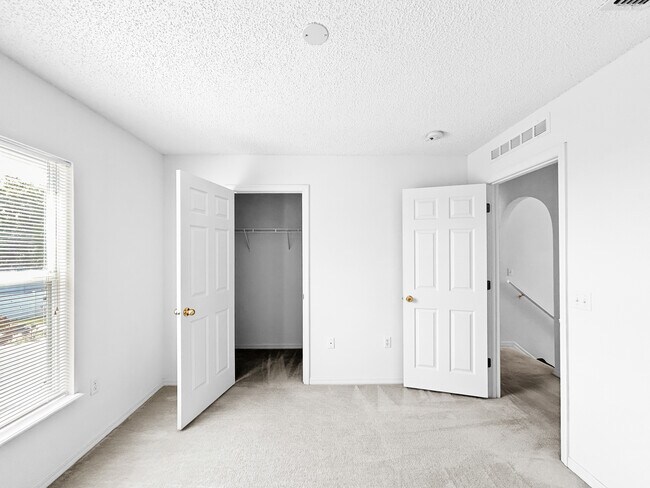 Photo - 1035 Ronlin St