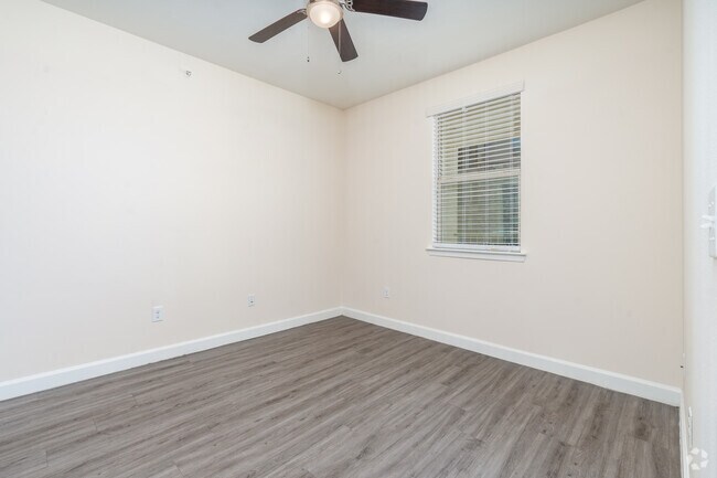 1BR, 1BA - 624SF - Bedroom