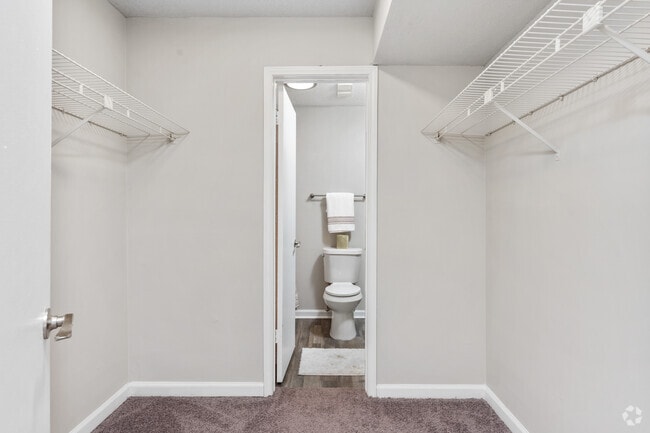 2 habitaciones, 1 baño, 1,070 pies cuadrados, vestidor