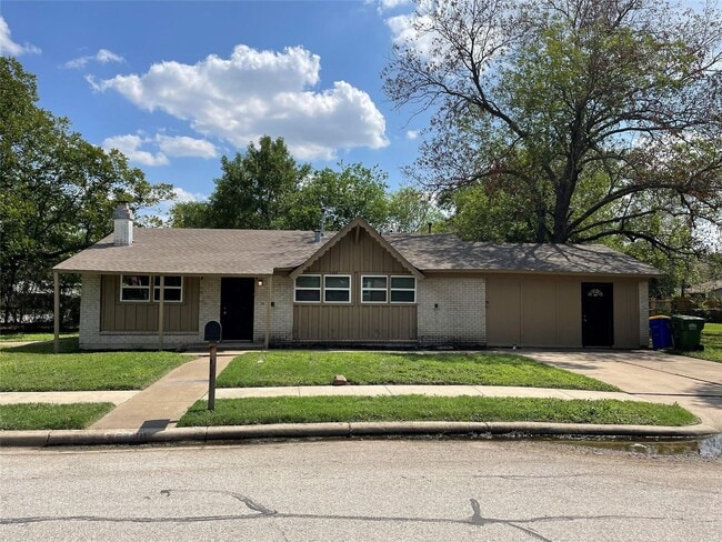 Building Photo - 3 BR/2.5BA | Newly Renovated Single Family Home | 1-Car Covered Parking | Gated backyard