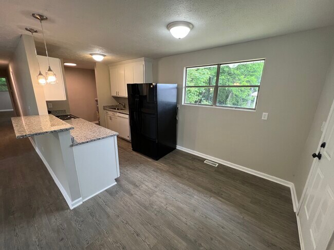 Photo - 724 Lanford Rd