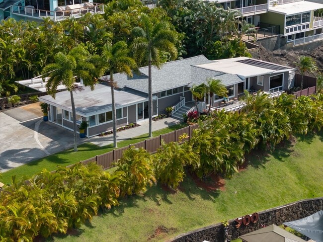 Building Photo - Scenic Hilltop Home with Pool & Views – 4B...