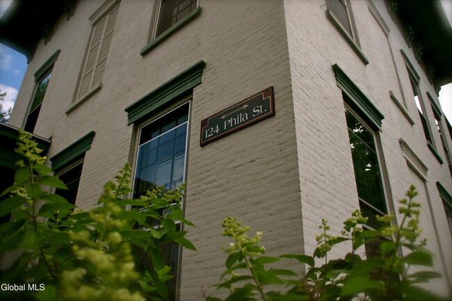 Building Photo - 124 Phila St Unit 8