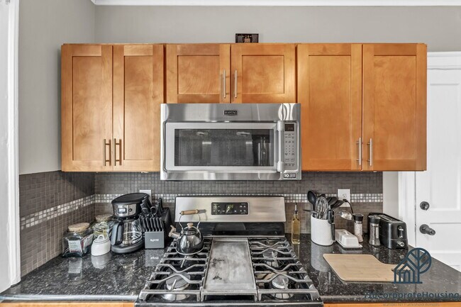 Building Photo - Furnished 3-Bedroom Lower Apartment on Delaware Ave Unit 1