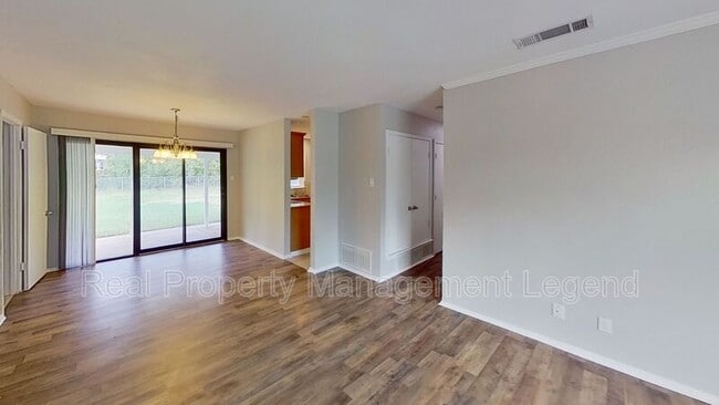 Photo - 717 E Martin Ln