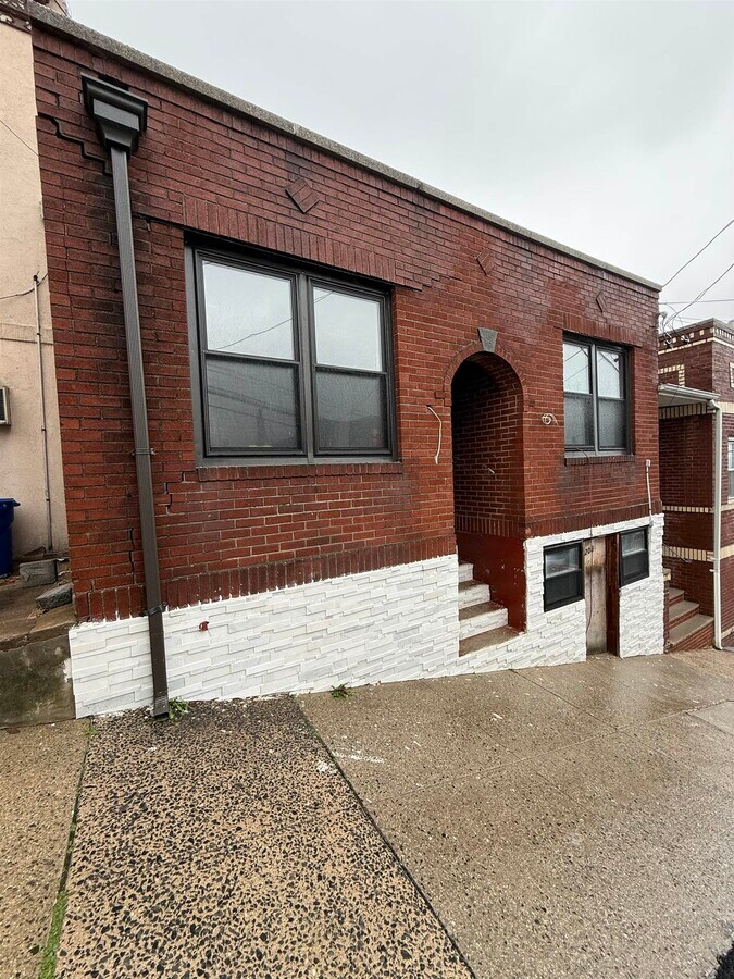 Photo - 1205 Hillside Pl