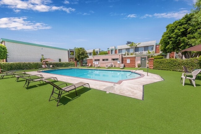 Photo - 5301 Balboa Blvd Unidad D7