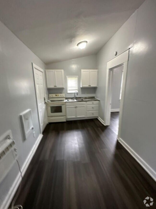 Building Photo - 1347 W 5th St Unit C Rental