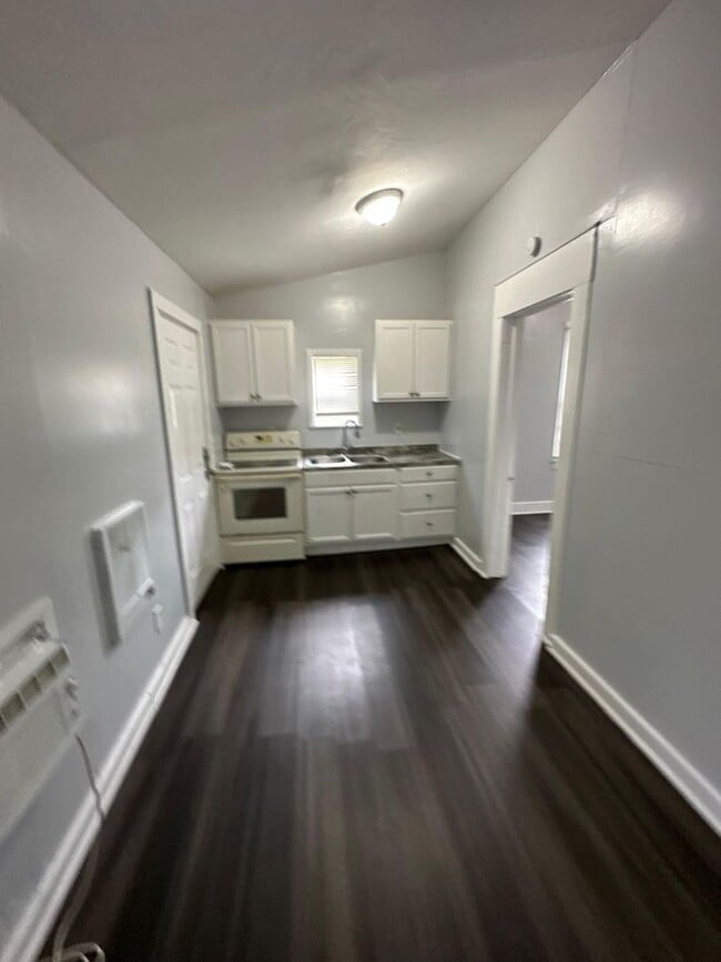 Photo - 1347 W 5th St Apartment Unit C