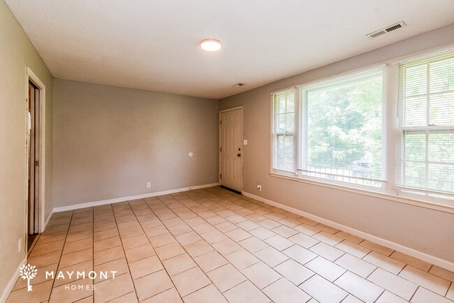 Photo - 15 Saratoga Dr